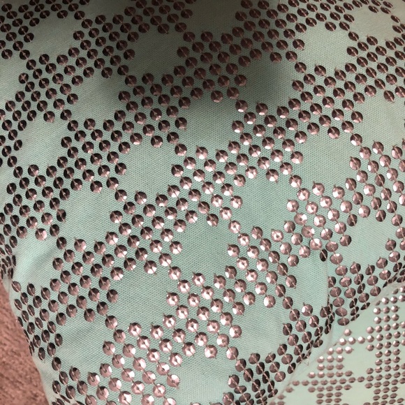 Throw pillows - Picture 3 of 3